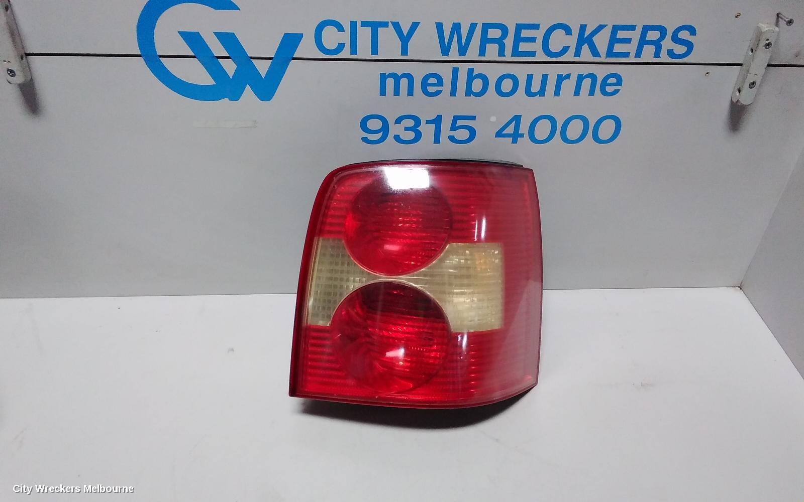 VOLKSWAGEN PASSAT 2004 Right Taillight