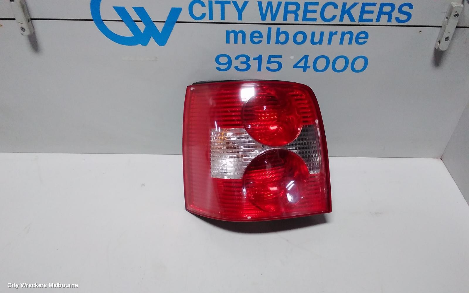VOLKSWAGEN PASSAT 2004 Left Taillight