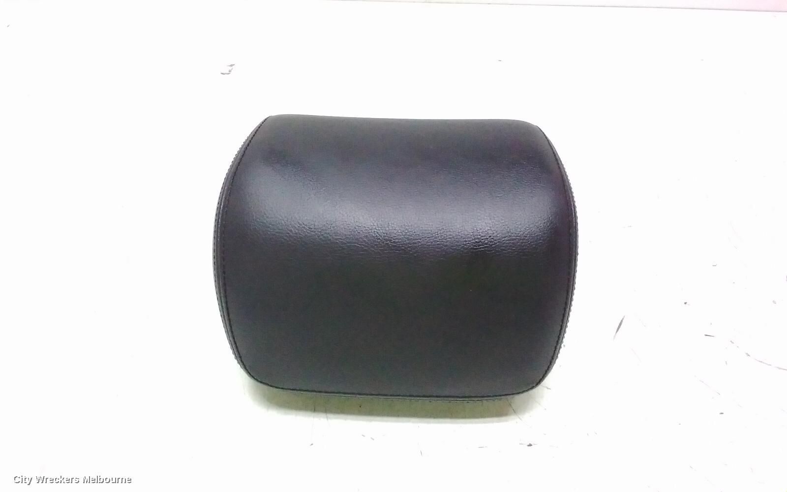 VOLKSWAGEN GOLF 2010 Headrest