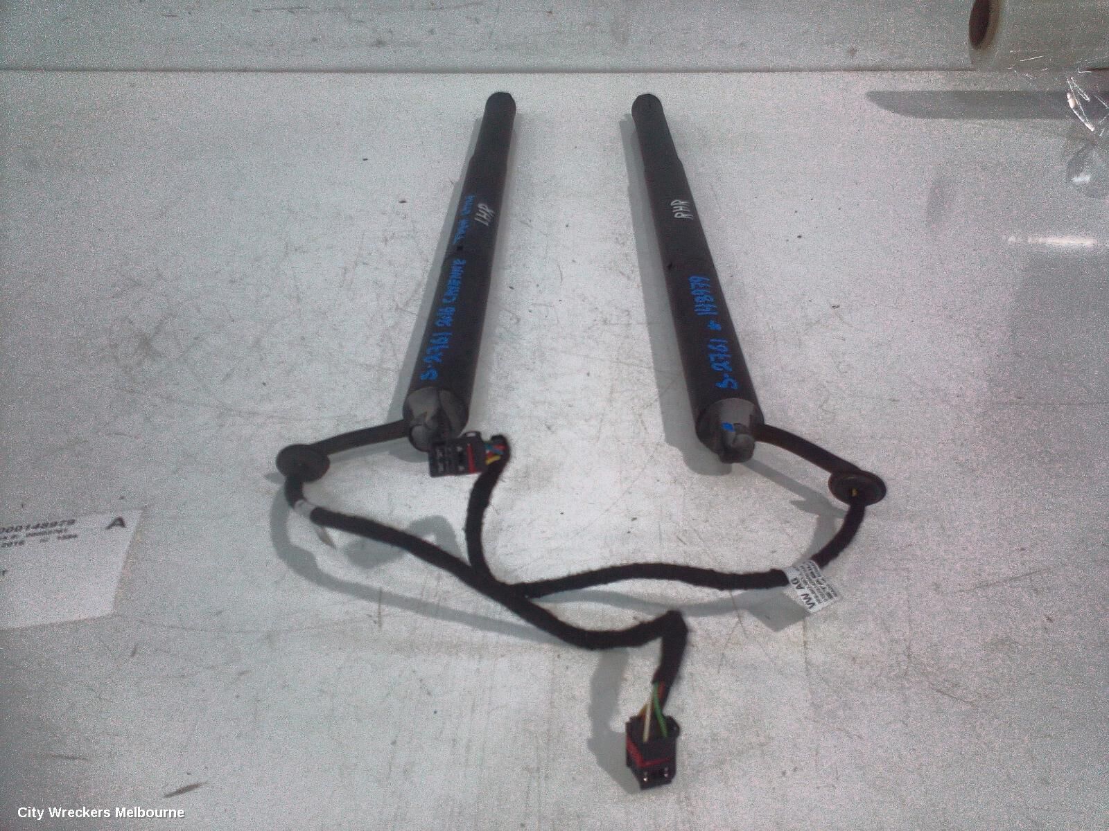 PORSCHE CAYENNE 2016 Hatch Strut