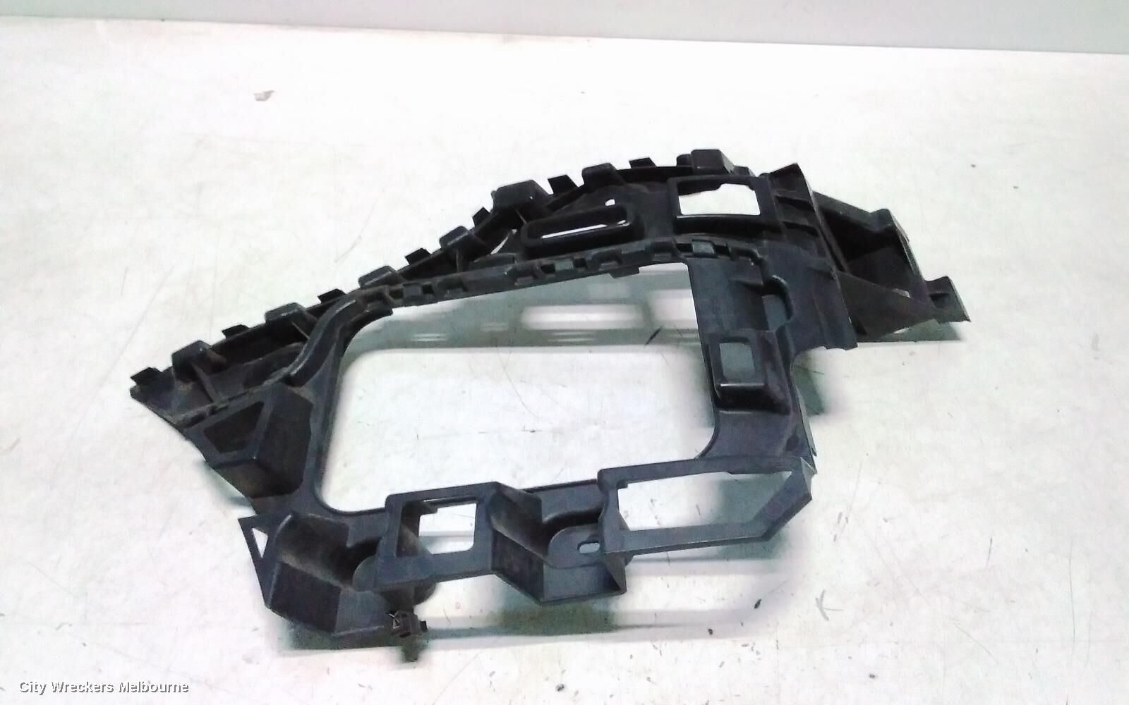 VOLKSWAGEN TOUAREG, 7P, 12/10-04/18, LHF Bar Bracket: 149574