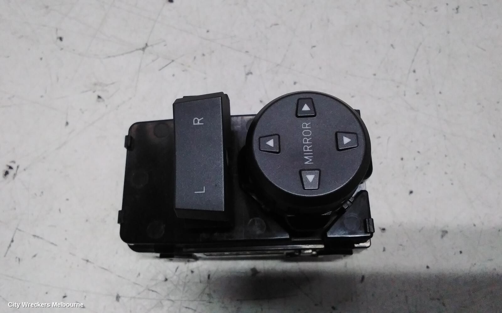 HYUNDAI I30, MIRROR SWITCH, AUTO FOLD TYPE, PD, HATCH (S. KOREA VIN KMHH), 03/17-12/23