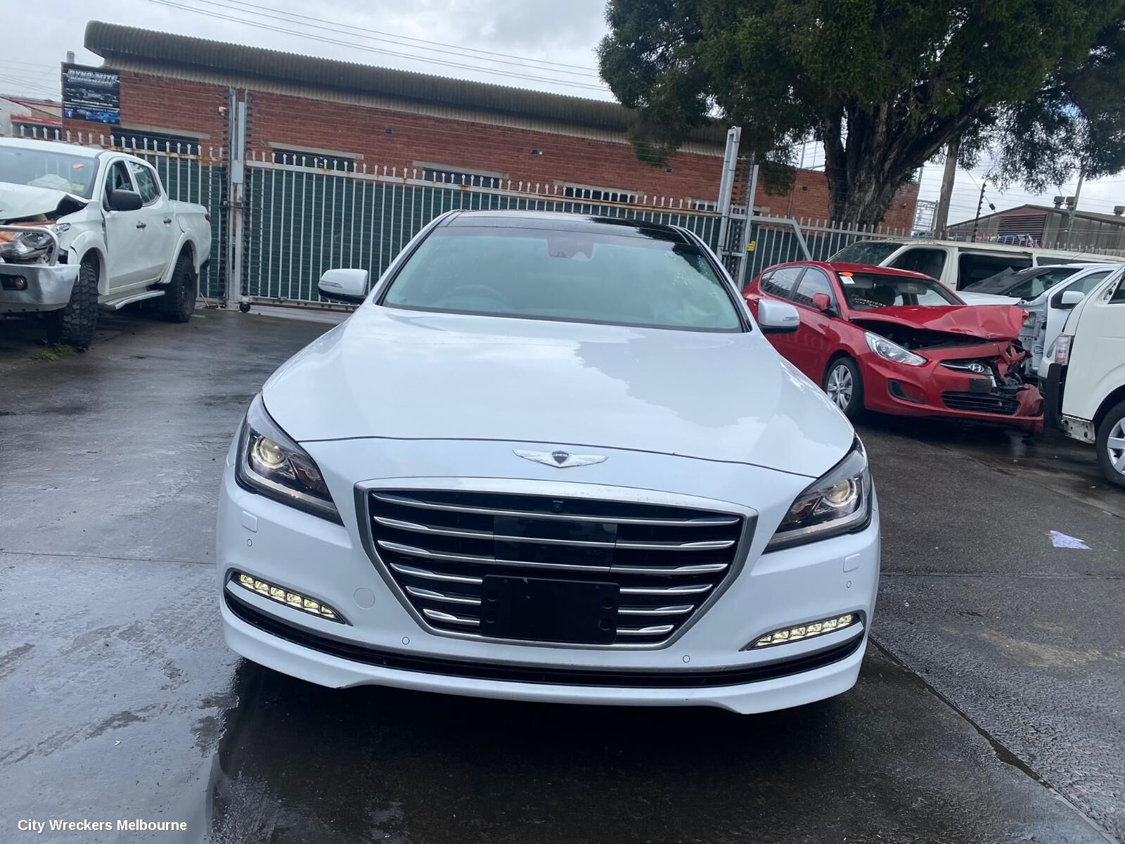 HYUNDAI GENESIS 2016 Console