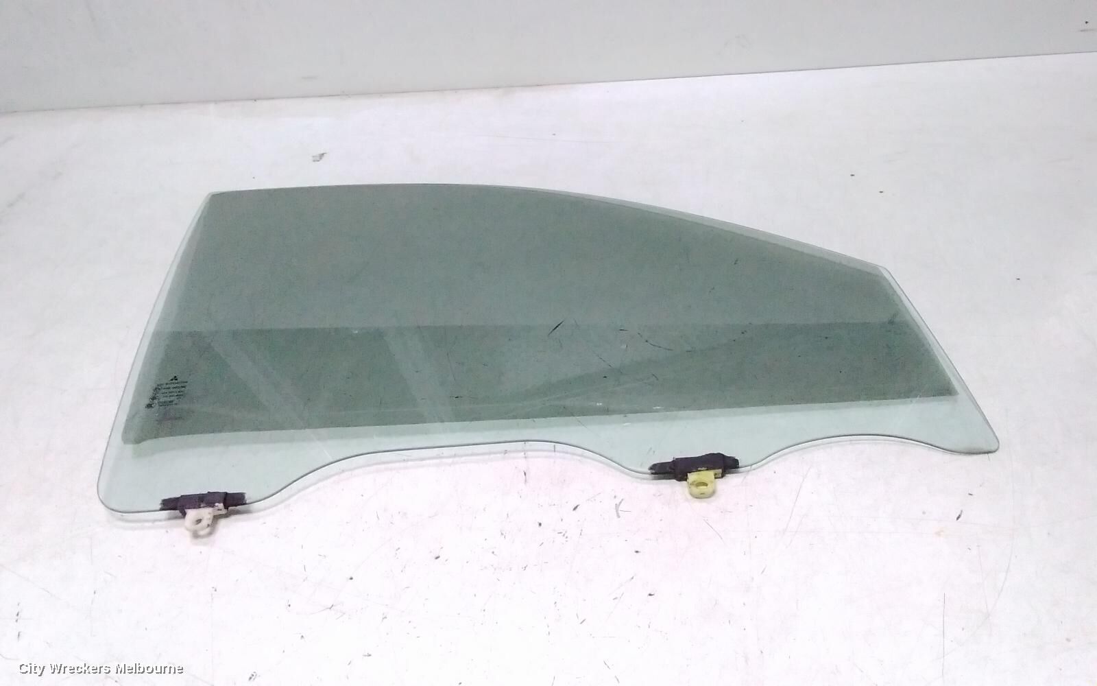 MITSUBISHI TRITON 2012 Right Front Door Window