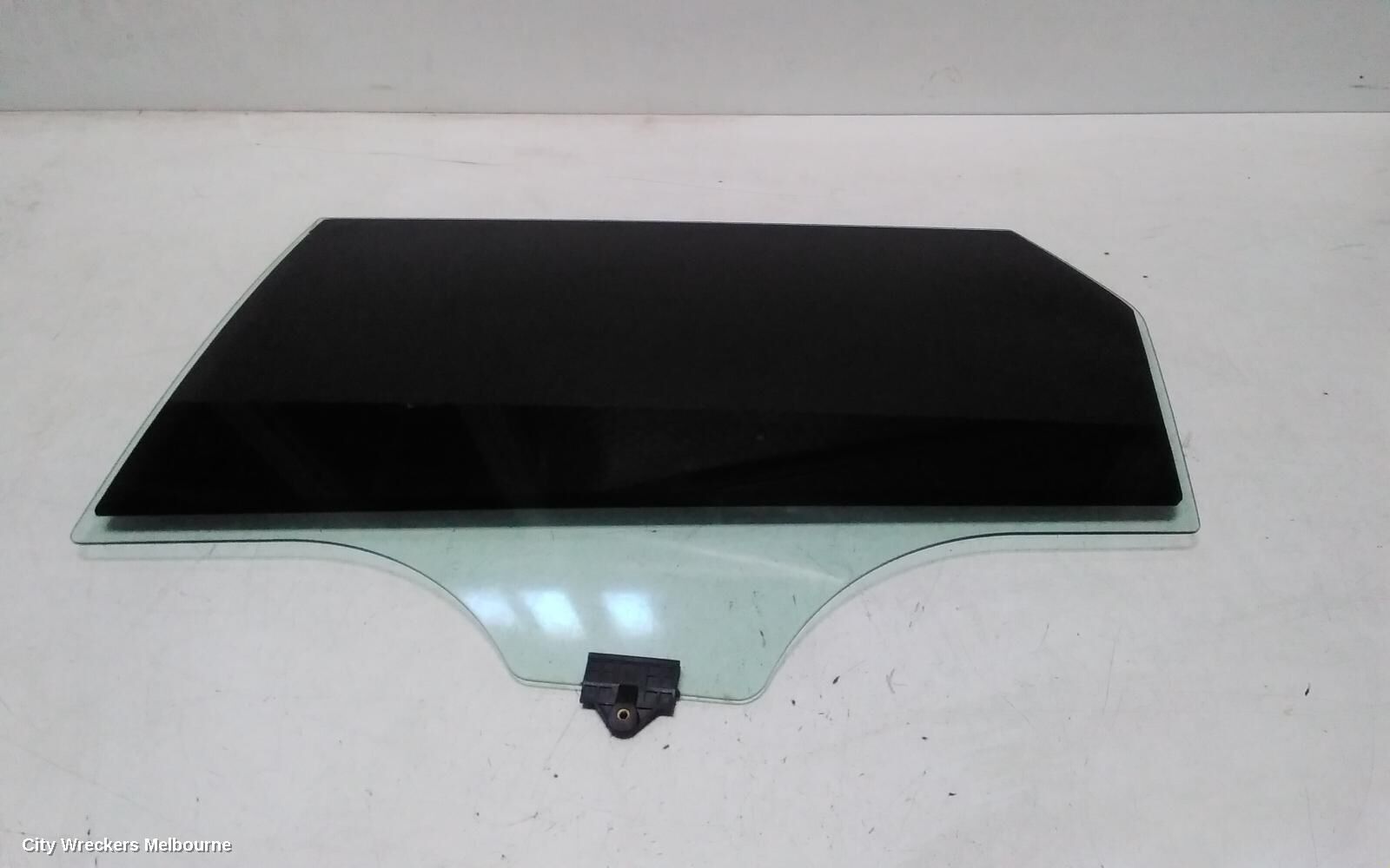 KIA SORENTO 2022 Left Rear Door Window