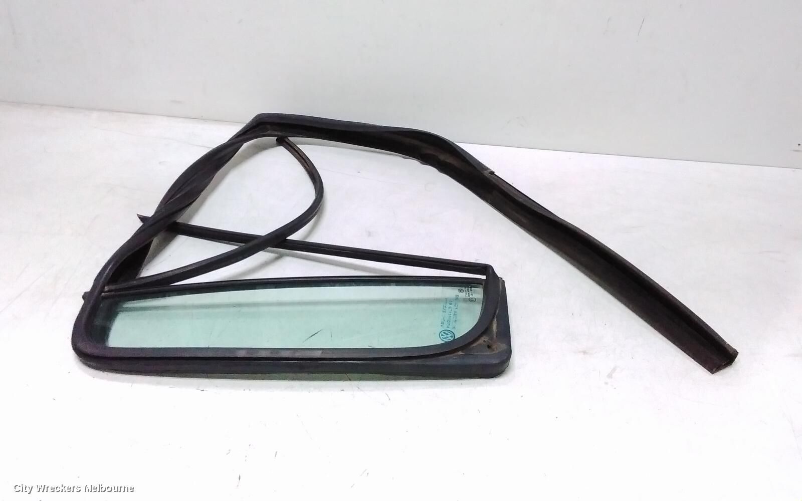 VOLKSWAGEN AMAROK 2012 Right Rear 1/4 Door Glass