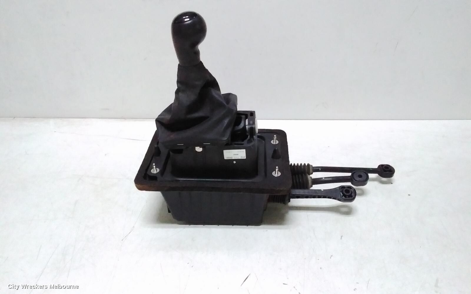 VOLKSWAGEN AMAROK 2012 Gear Stick/Shifter