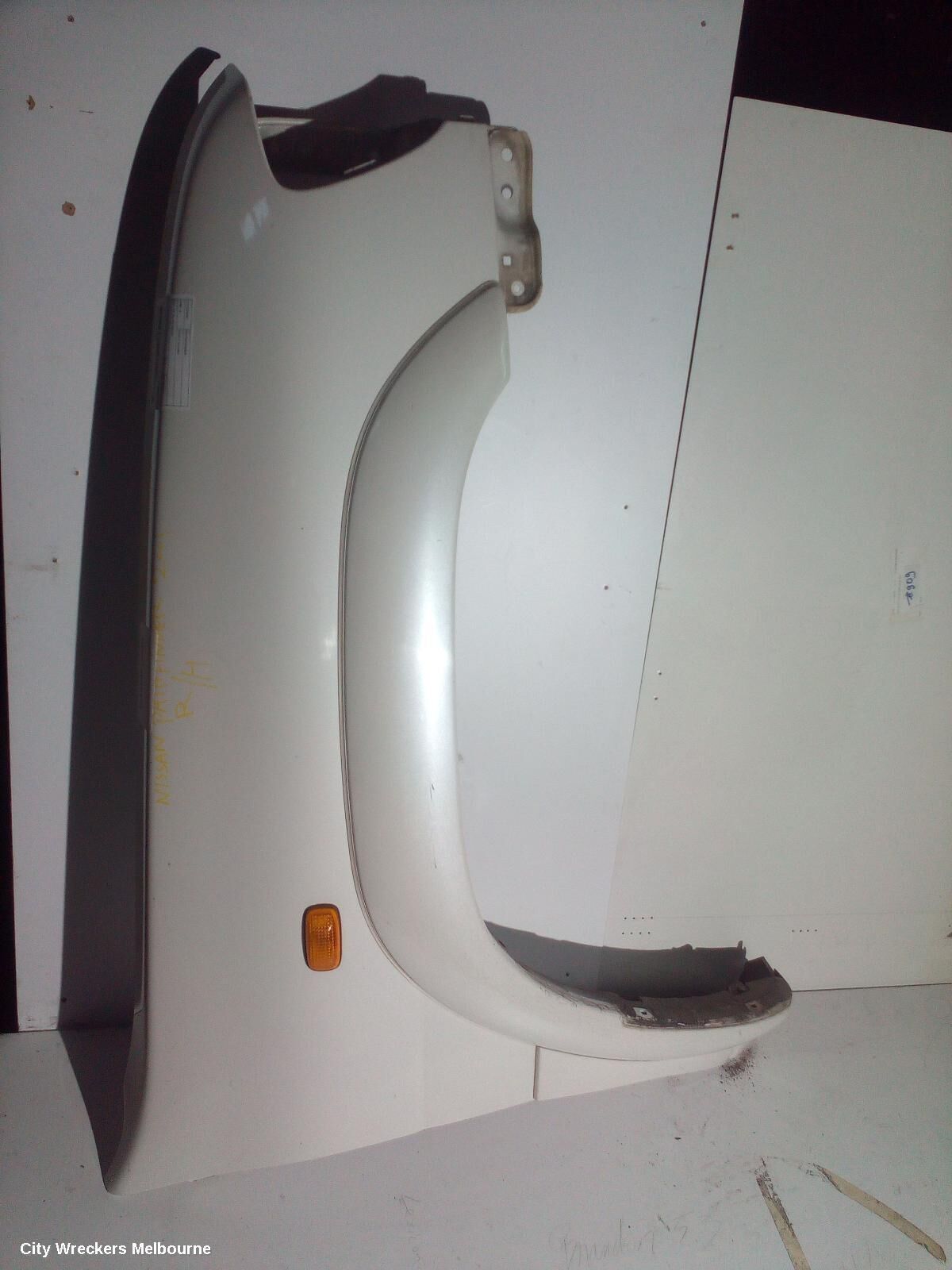 NISSAN PATHFINDER 2001 Right Guard