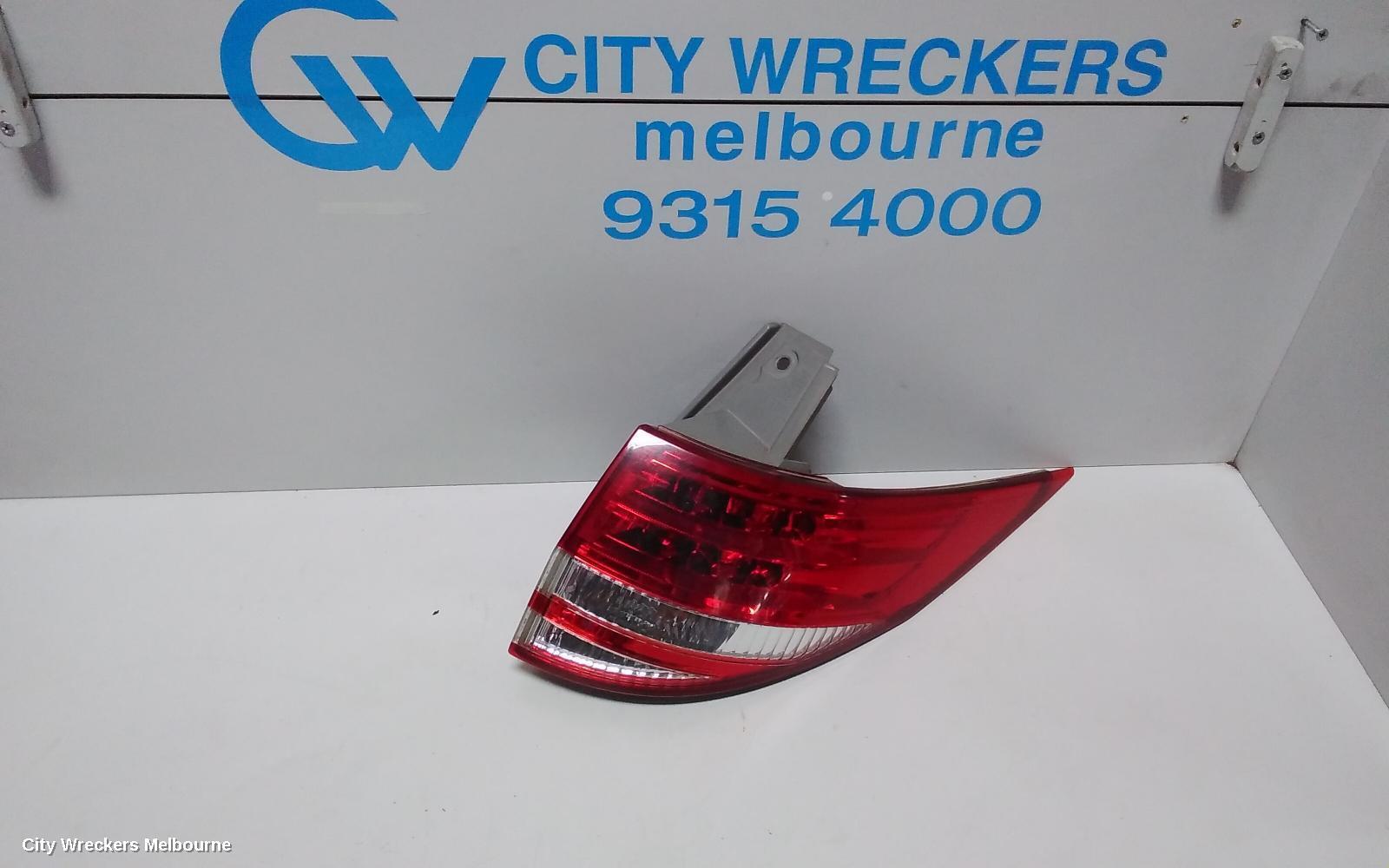 TOYOTA TARAGO 2007 Right Taillight