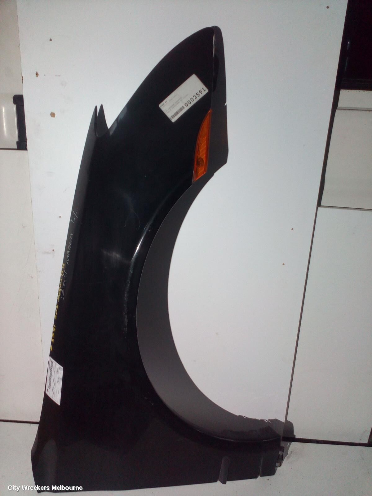 MITSUBISHI MAGNA 2004 Right Guard