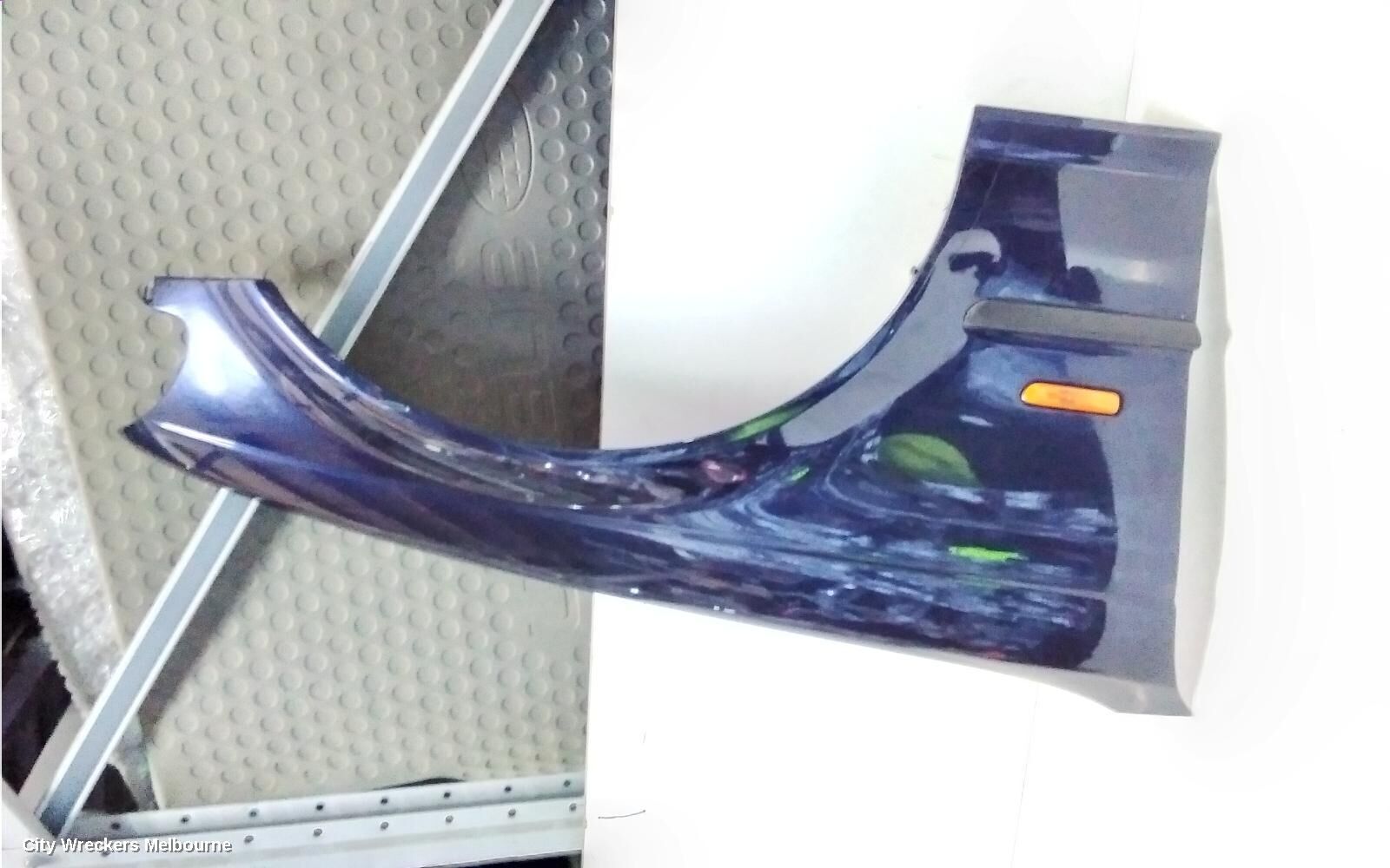 BMW 3 SERIES 2000 Right Guard