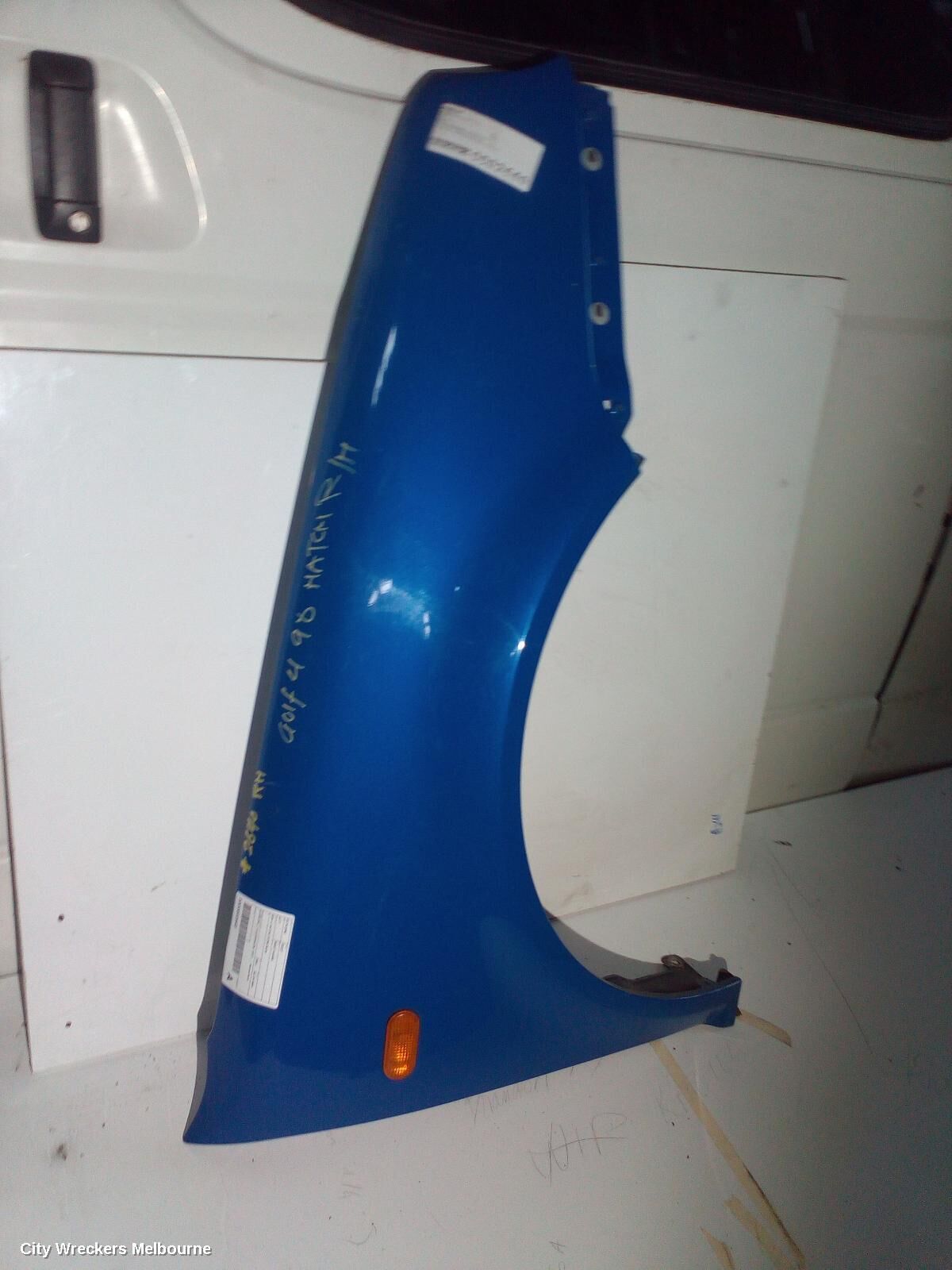 VOLKSWAGEN GOLF 2003 Right Guard