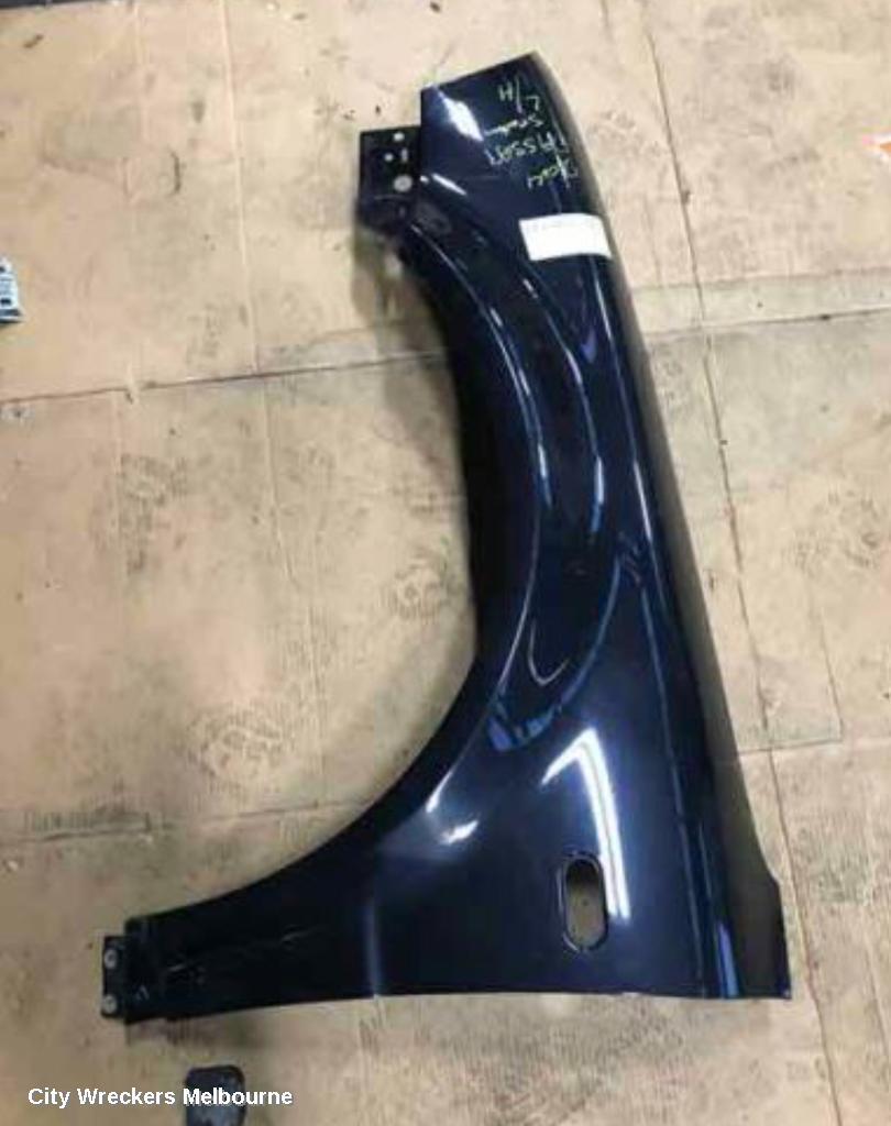 VOLKSWAGEN PASSAT 2004 Left Guard