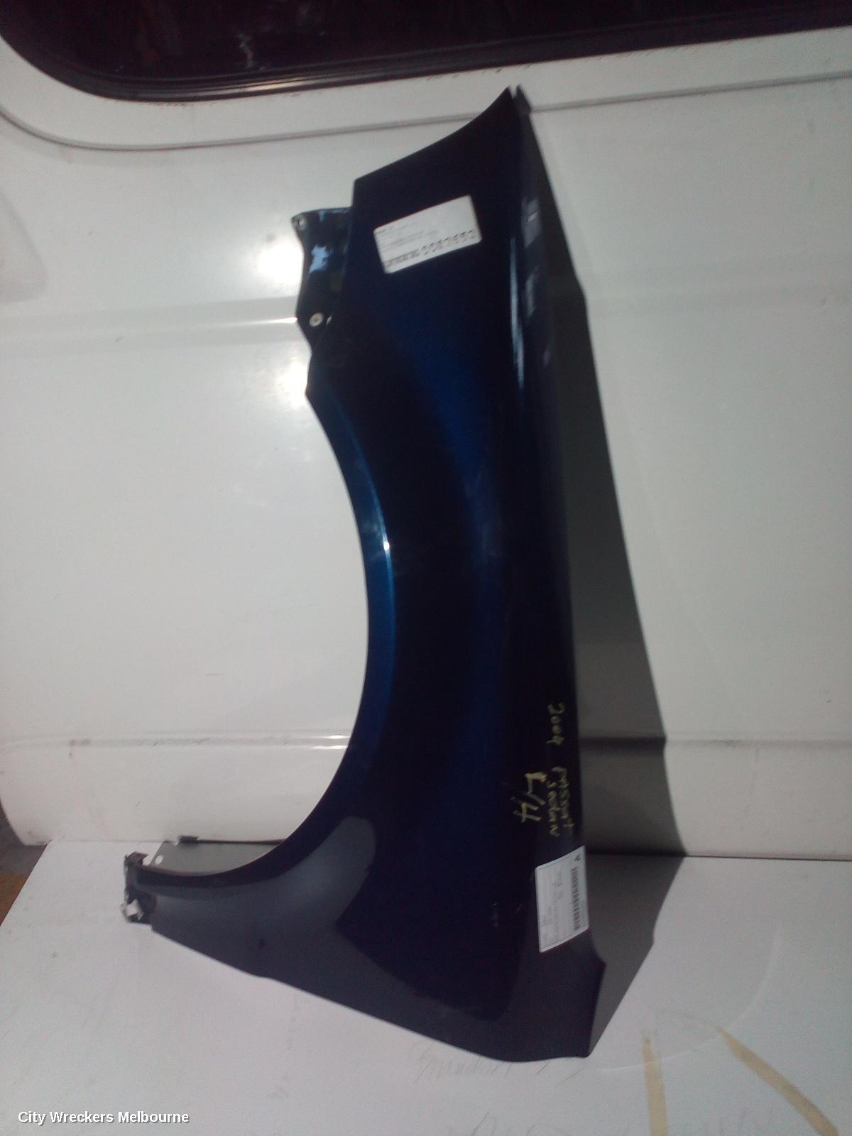 VOLKSWAGEN PASSAT 2004 Left Guard