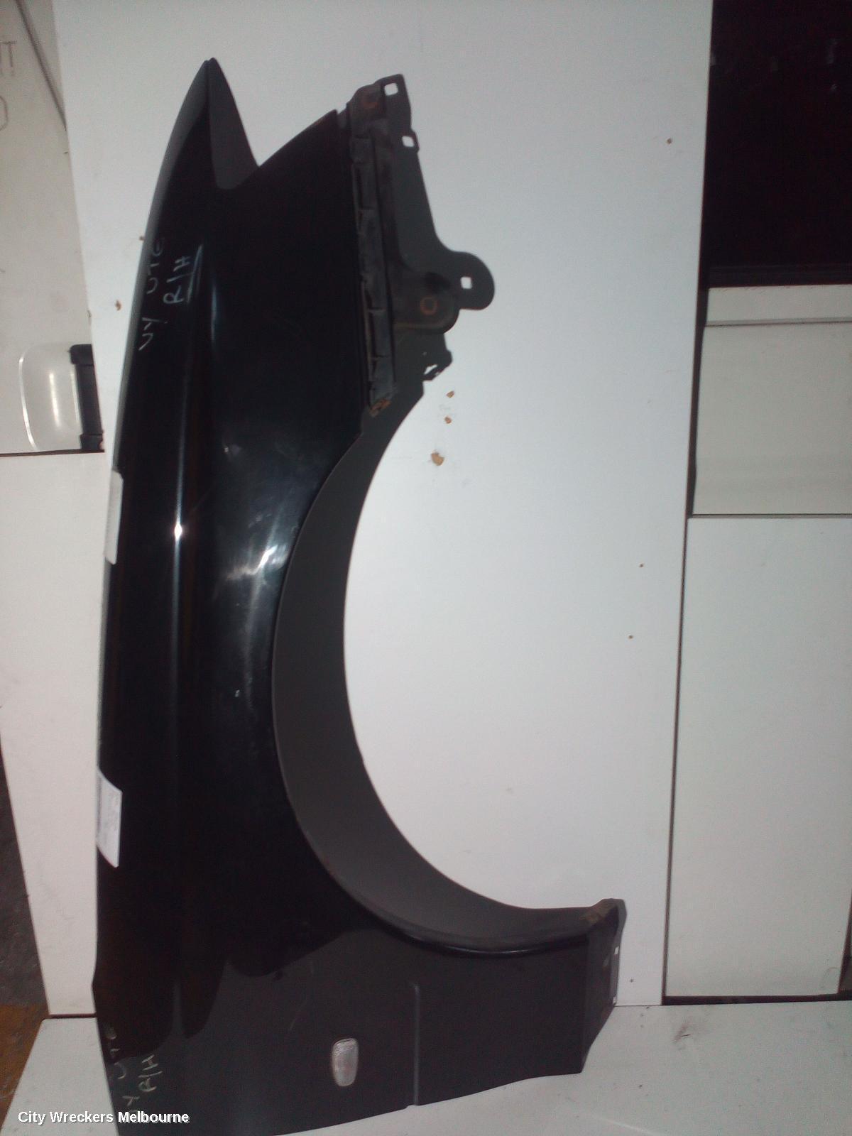 HOLDEN COMMODORE 2003 Right Guard