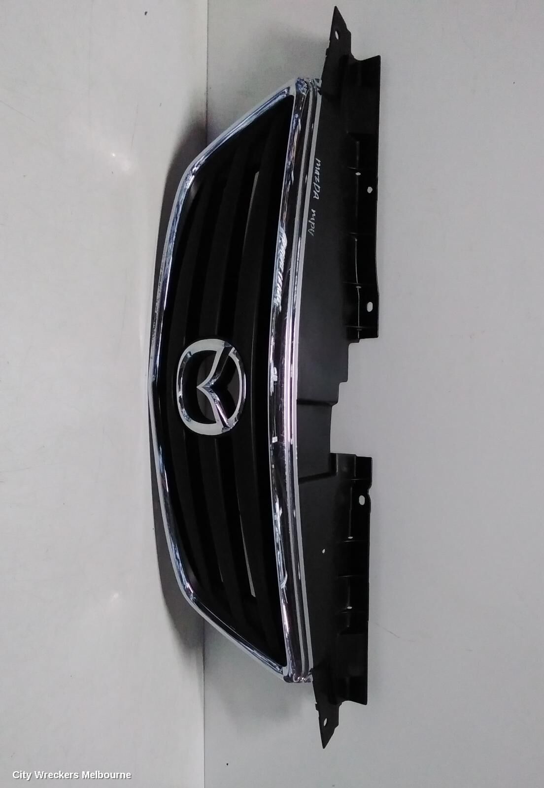 MAZDA MPV 2000 Grille