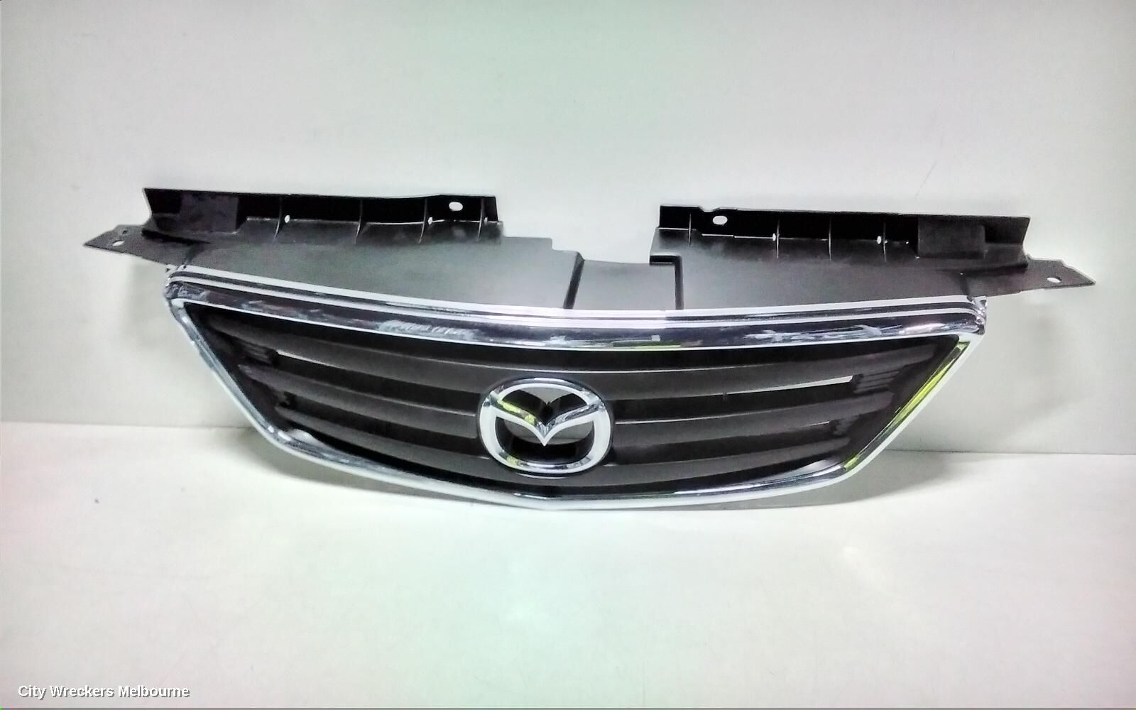 MAZDA MPV 2000 Grille