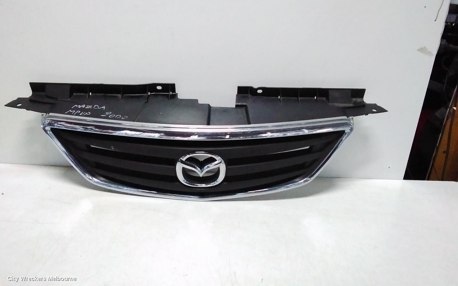 MAZDA MPV 2000 Grille