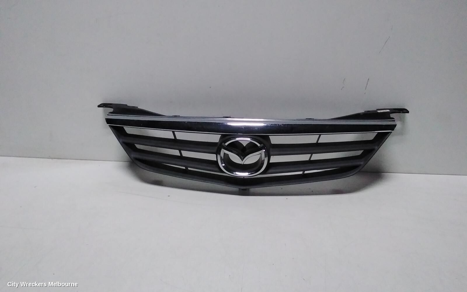 MAZDA 626 2000 Grille