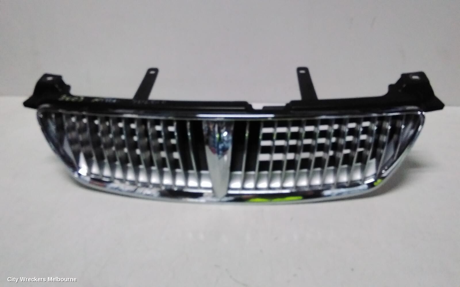 NISSAN PULSAR 2002 Grille