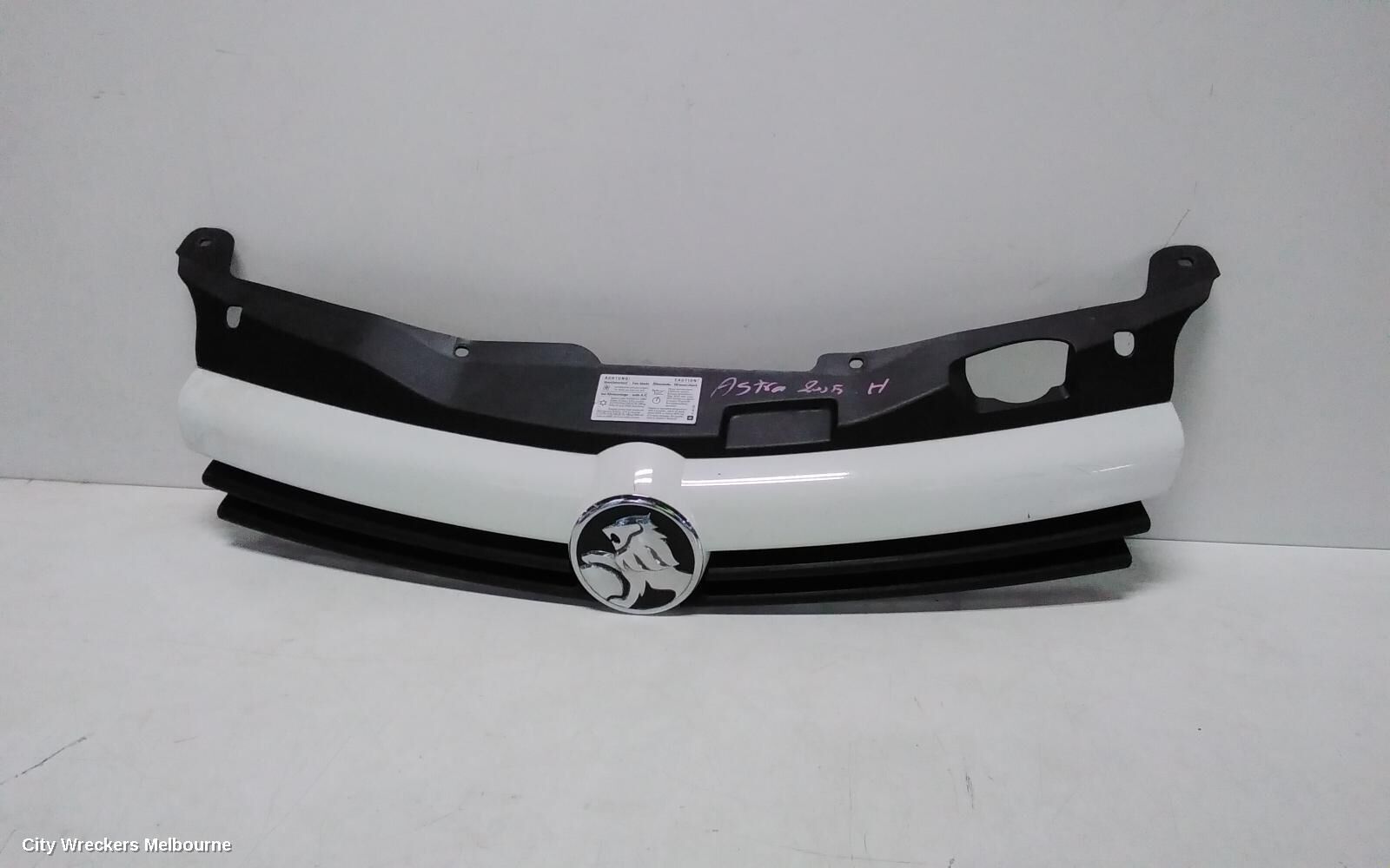 HOLDEN ASTRA 2006 Grille