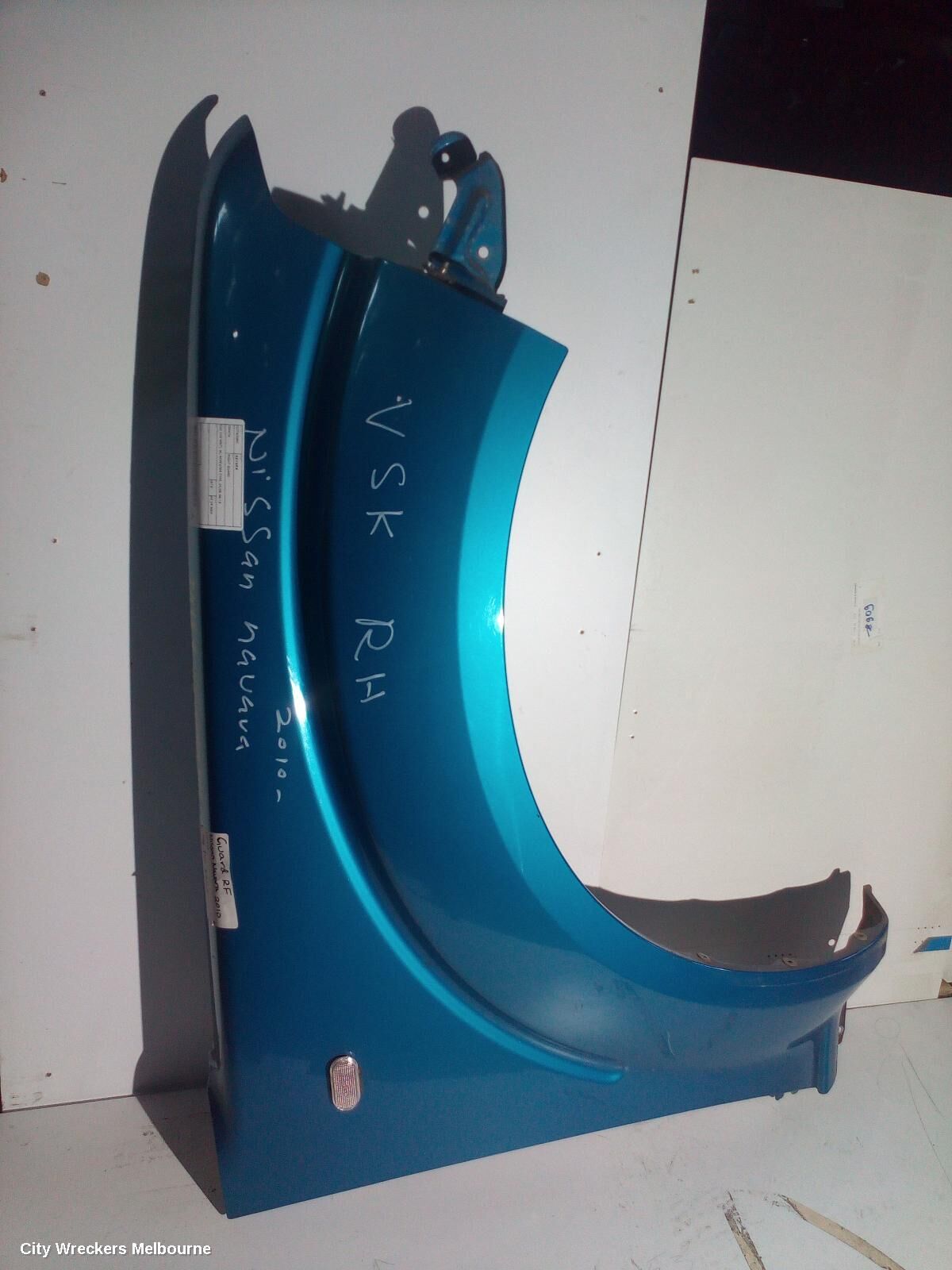 NISSAN NAVARA 2010 Right Guard