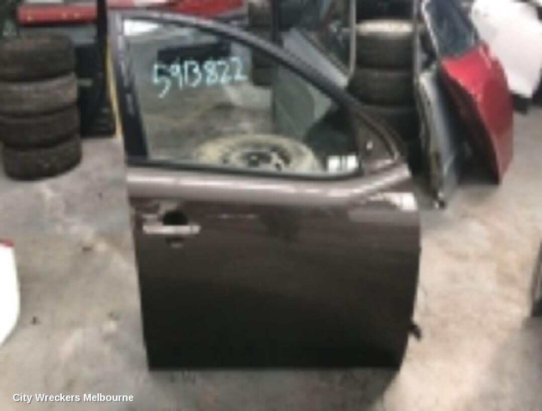 KIA CERATO 2011 Right Front Door