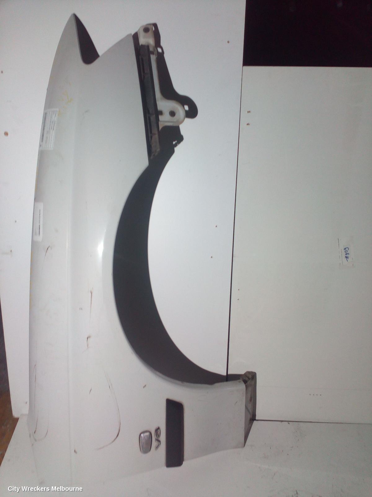 HOLDEN COMMODORE 2005 Right Guard