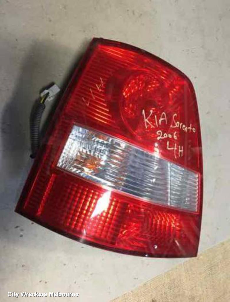 KIA SORENTO 2004 Left Taillight