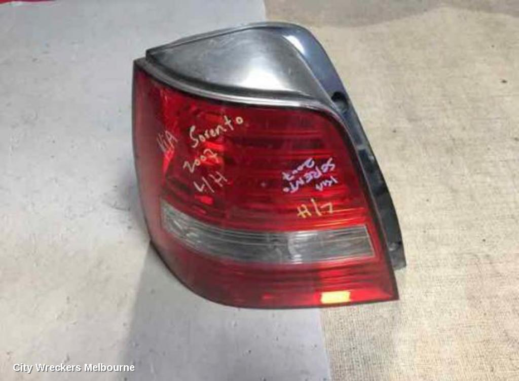 KIA SORENTO 2006 Left Taillight