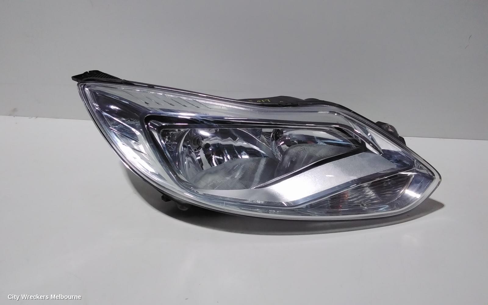 FORD FOCUS 2013 Right Headlamp