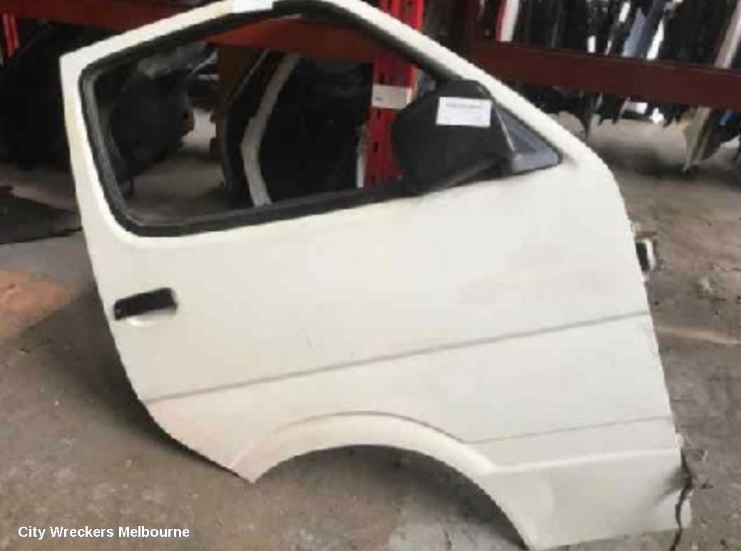 TOYOTA HIACE 1996 Right Front Door