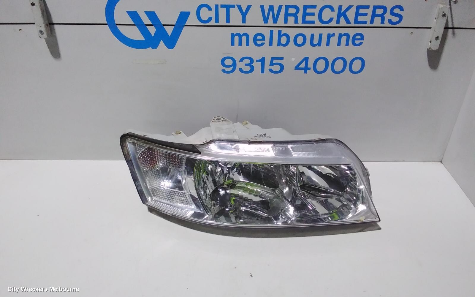 HOLDEN COMMODORE 2005 Right Headlamp