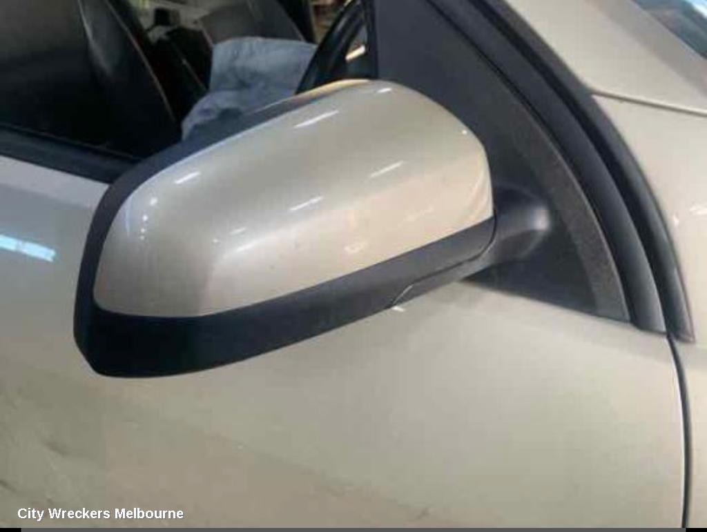 HOLDEN COMMODORE 2009 Right Door Mirror
