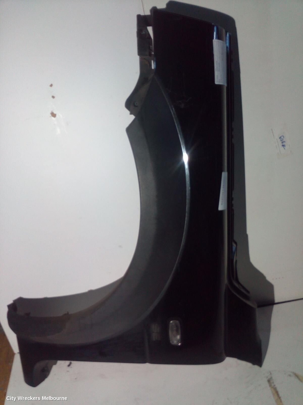 LAND ROVER FREELANDER 2004 Left Guard