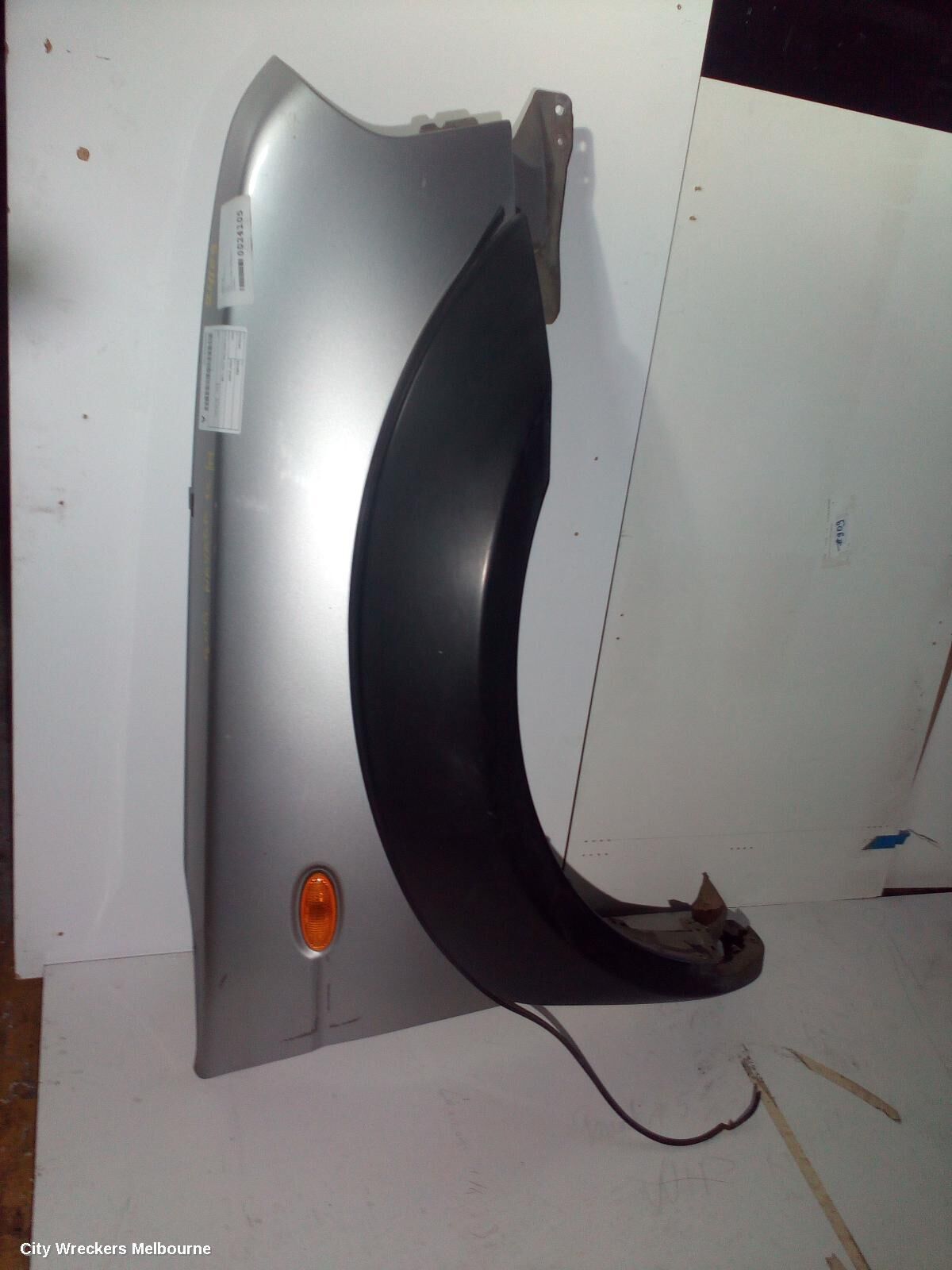 NISSAN NAVARA 2005 Right Guard