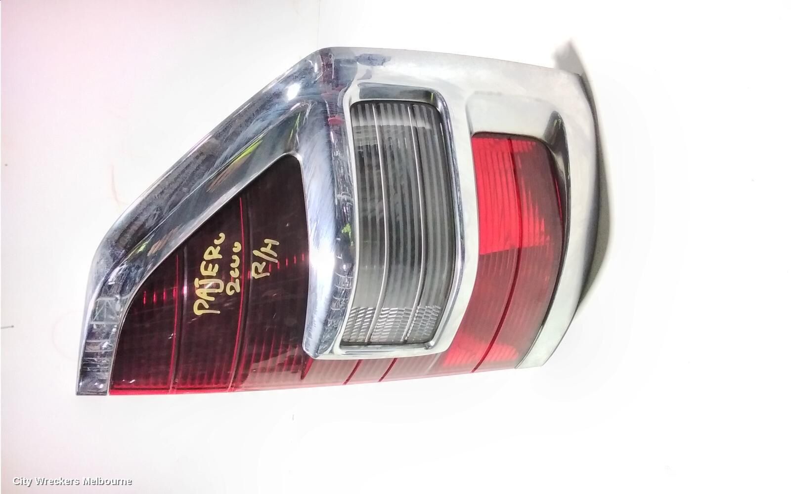 MITSUBISHI PAJERO 2001 Right Taillight