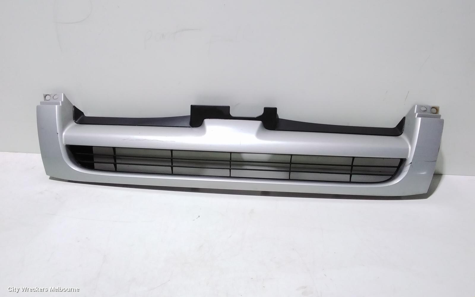 TOYOTA HIACE 2005 Grille