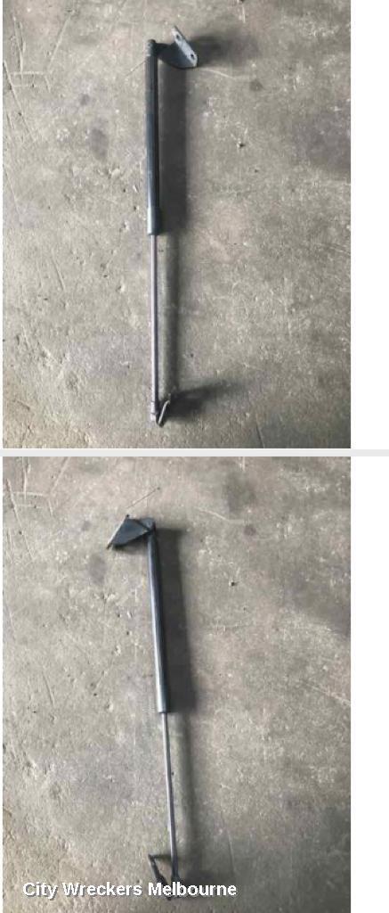 NISSAN DUALIS 2011 Hatch Strut
