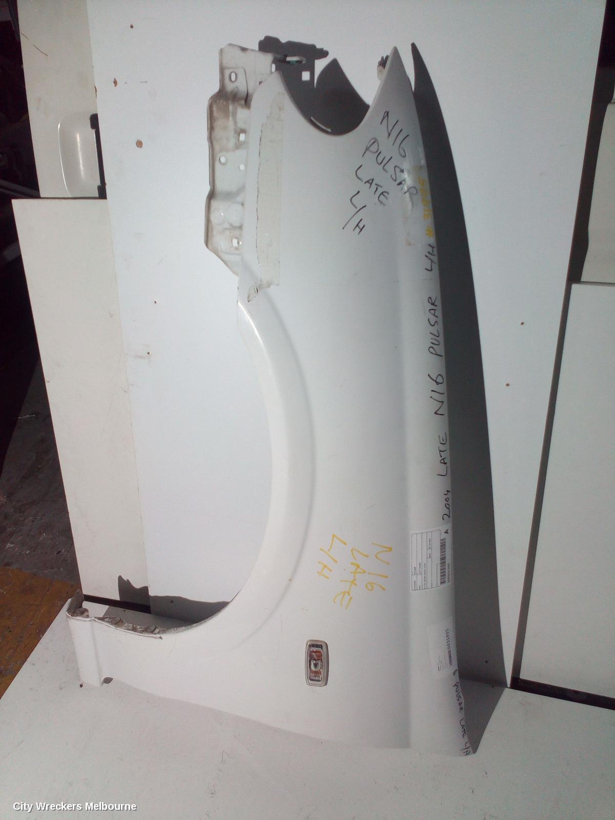NISSAN PULSAR 2004 Left Guard