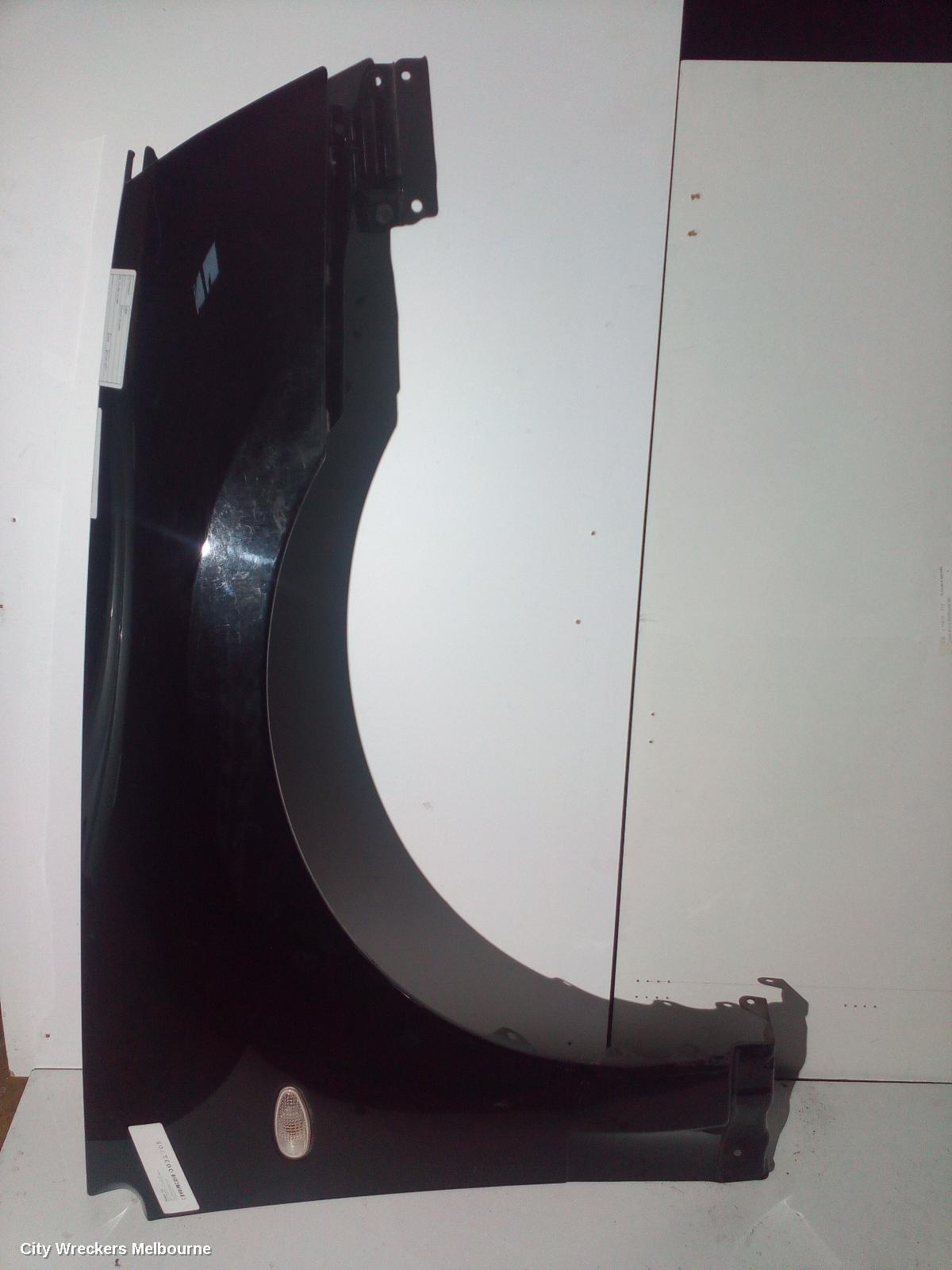 MITSUBISHI 380 2005 Right Guard