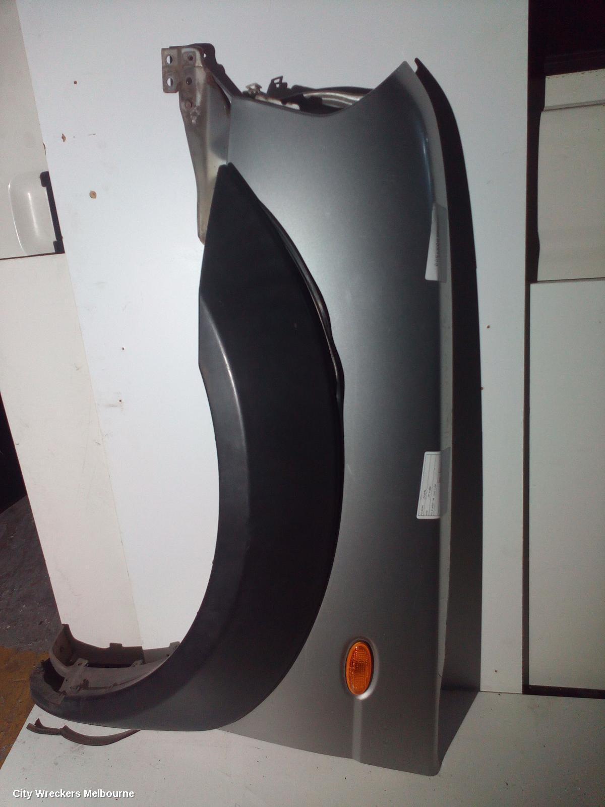 NISSAN NAVARA 2005 Left Guard