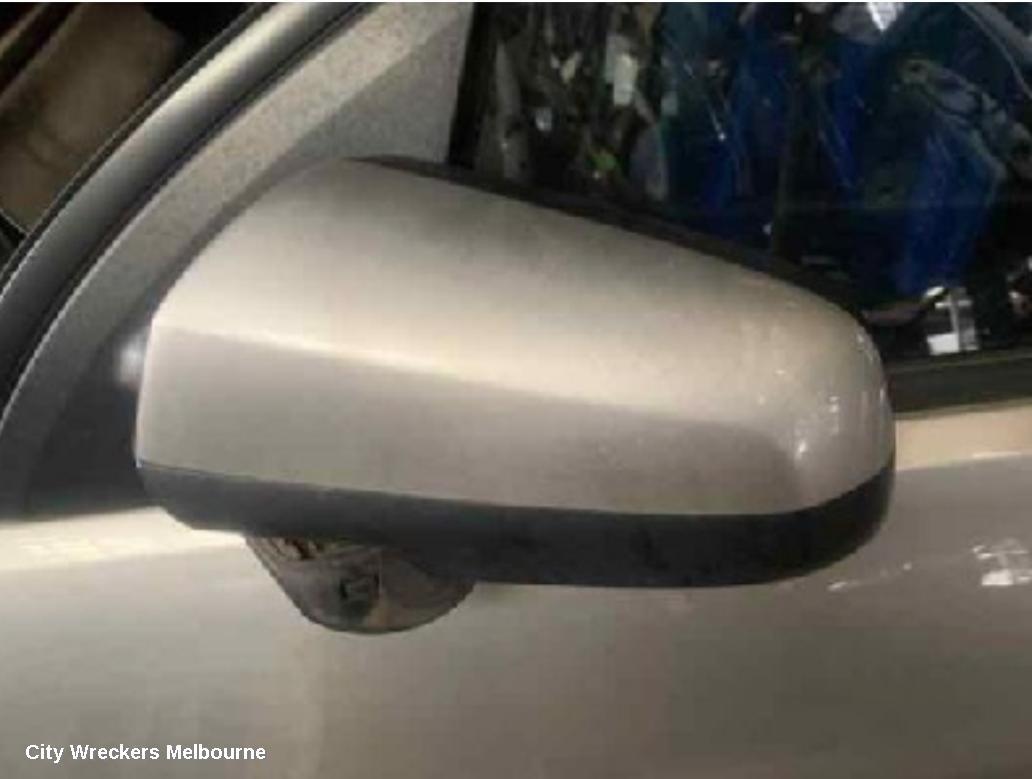 HOLDEN COMMODORE 2006 Left Door Mirror