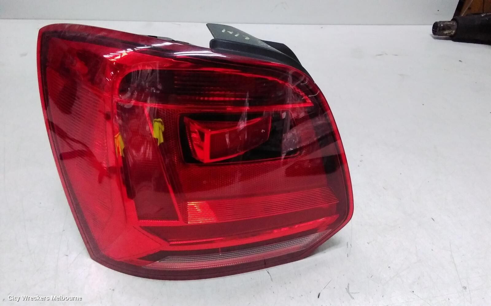 VOLKSWAGEN POLO 2015 Left Taillight