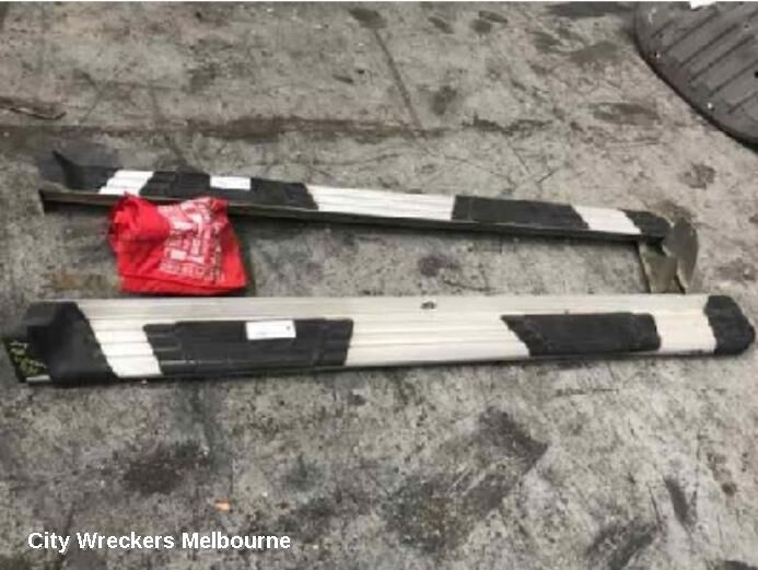 KIA SORENTO 2005 Side Step/Skirt