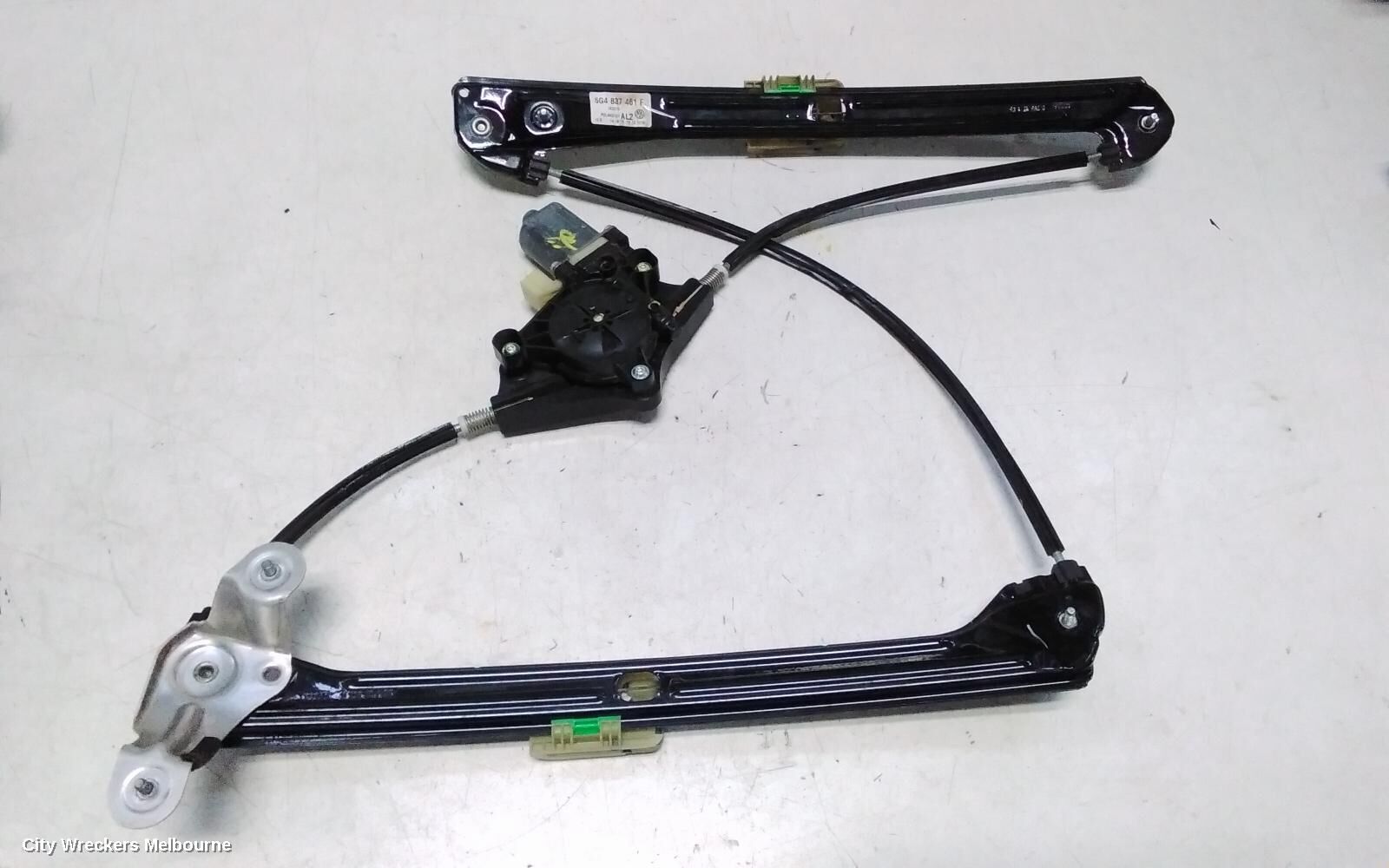 VOLKSWAGEN GOLF 2014 Left Front Window Reg/Motor