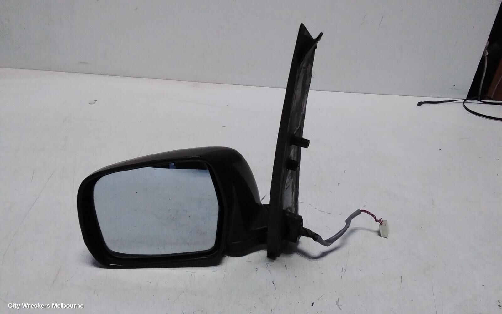 TOYOTA TARAGO 2000 Left Door Mirror