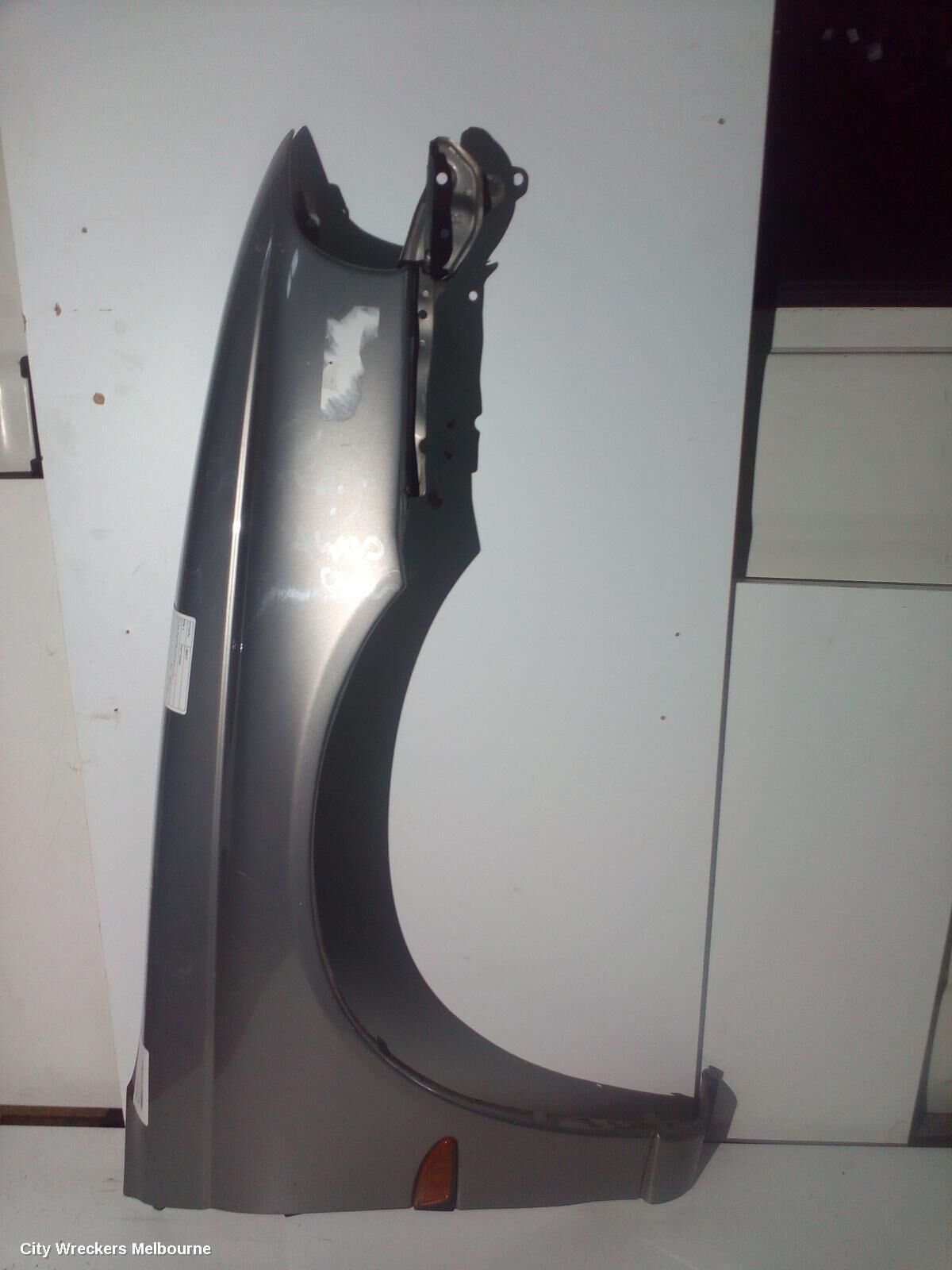 SUBARU LIBERTY 1997 Right Guard