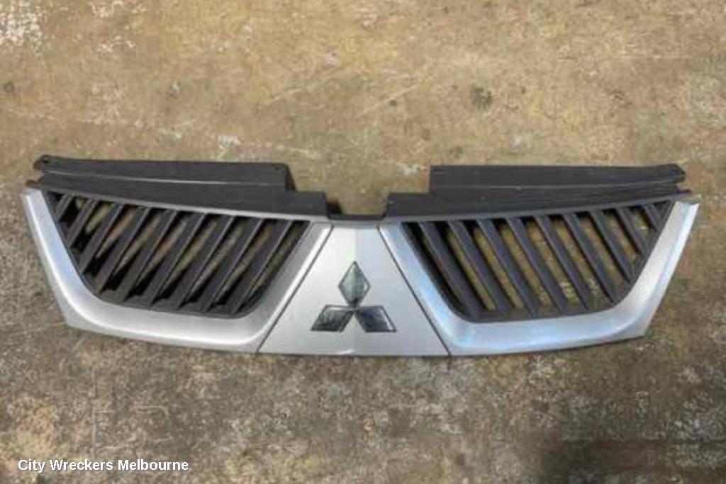 MITSUBISHI OUTLANDER 2007 Grille