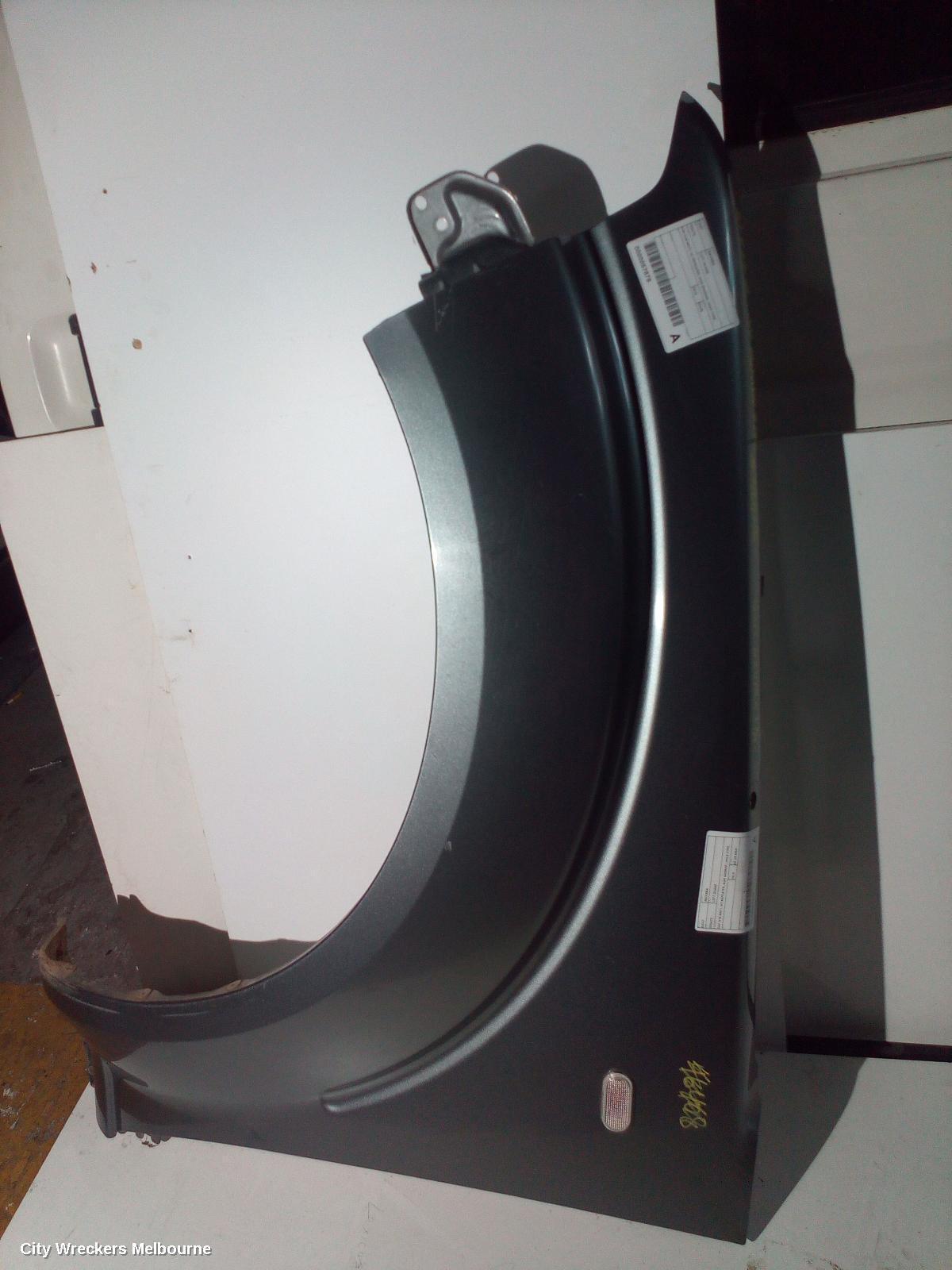 NISSAN NAVARA 2010 Left Guard